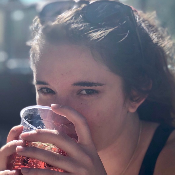 Meet your Posher, Megan - Picture 3 of 7